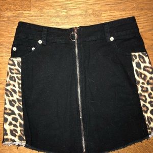 Cheetah print zip up skirt